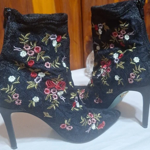 Besty Johnson Ankle Boots - Picture 7 of 15
